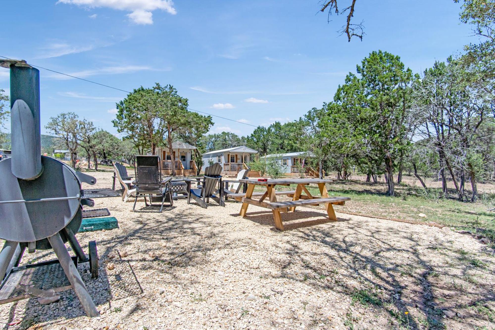 Lucky Star Ranch - Stargazer Hotel Tarpley ภายนอก รูปภาพ