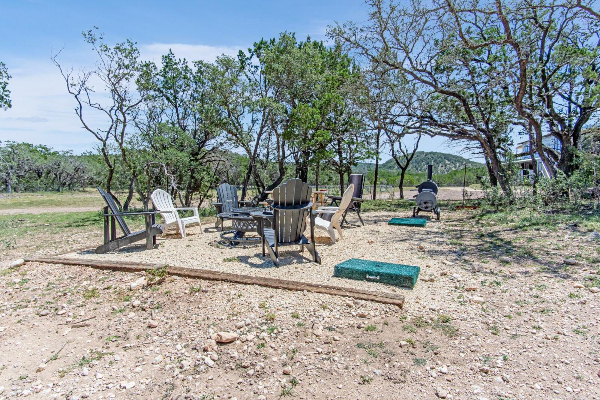 Lucky Star Ranch - Stargazer Hotel Tarpley ภายนอก รูปภาพ